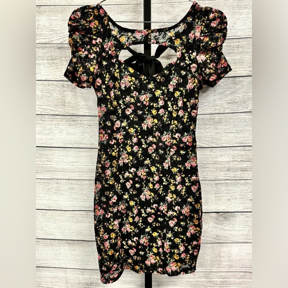 easel Dresses & Skirts - Easel Tie Back Floral Dress